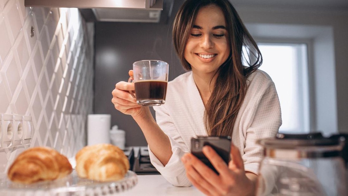 Manfaat dan Risiko Minum Kopi Sebelum Sarapan